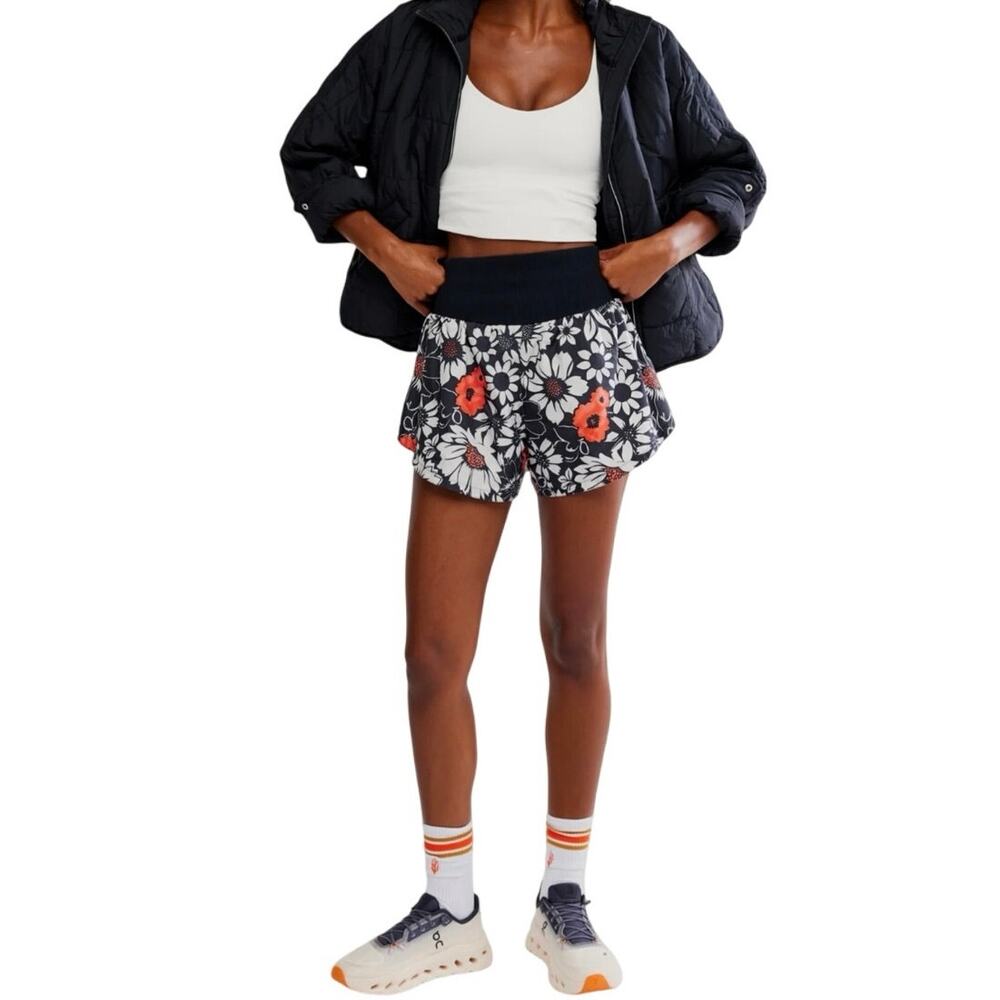 FP Movement Women's Carpe Diem Shorts Tuxedo Daisy Print NWT